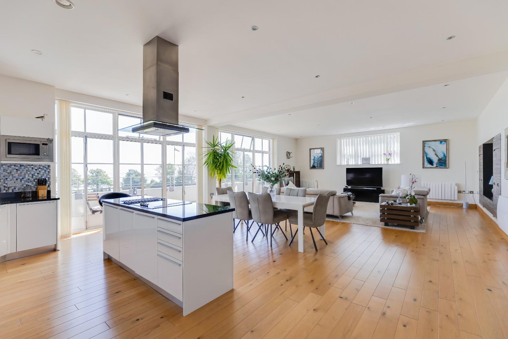 115 Headlands, Hayes Point, Sully, CF64 5QH